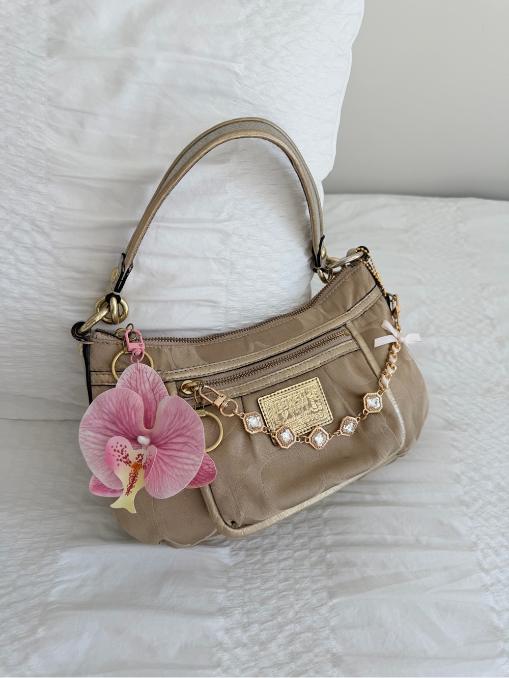 vintage  Coach Poppy Demi Shoulder Bag w/Gold Hardware